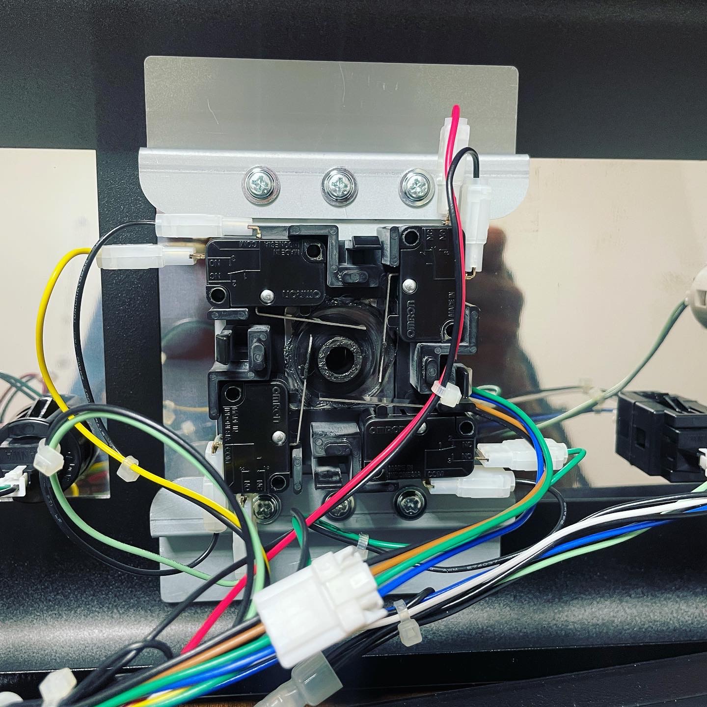 ツインスティックのマイクロスイッチ