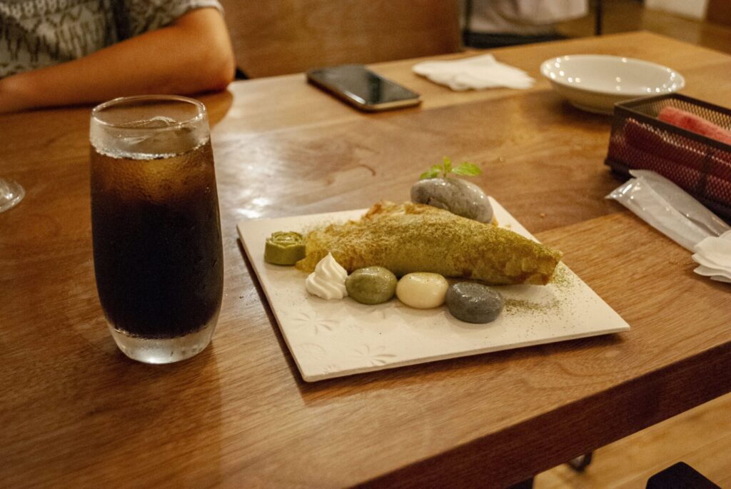 利尻島 UNBALLON クレープとアイスコーヒー