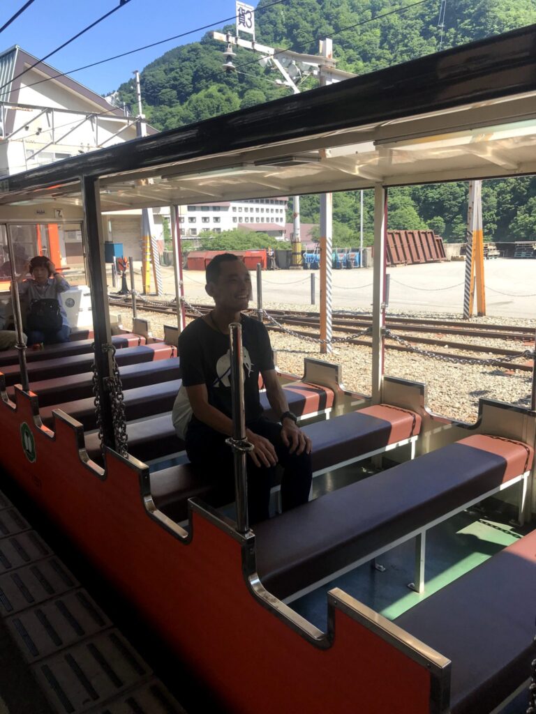 追加料金払うと背もたれのある車両に乗れる