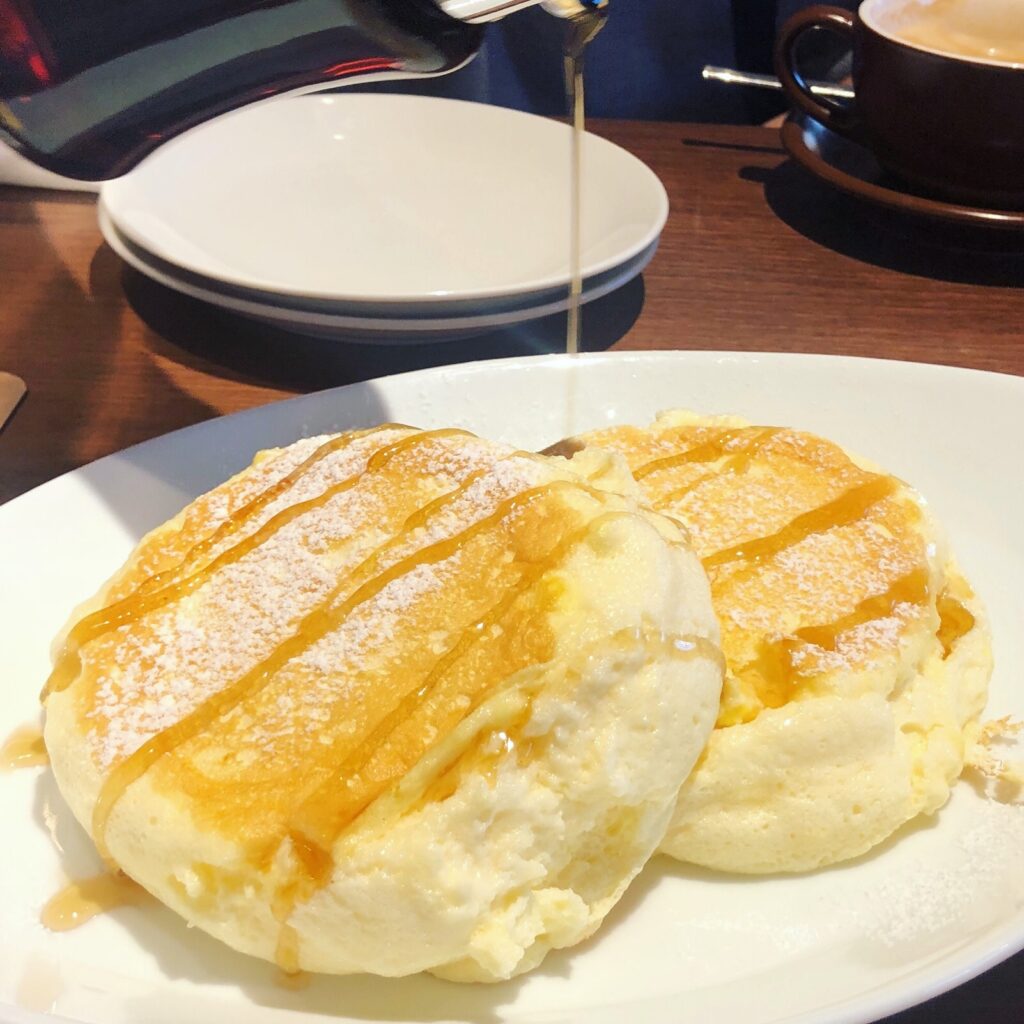 たまにいく「むさしのの森珈琲」のふわとろパンケーキ最高。FWTR!