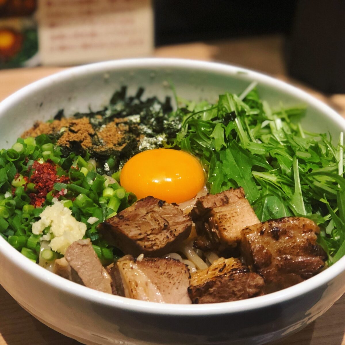 少し真っ直ぐなヘソ