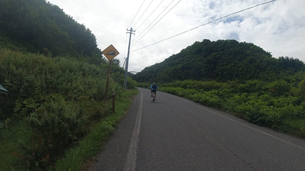 姫沼へ向かう坂